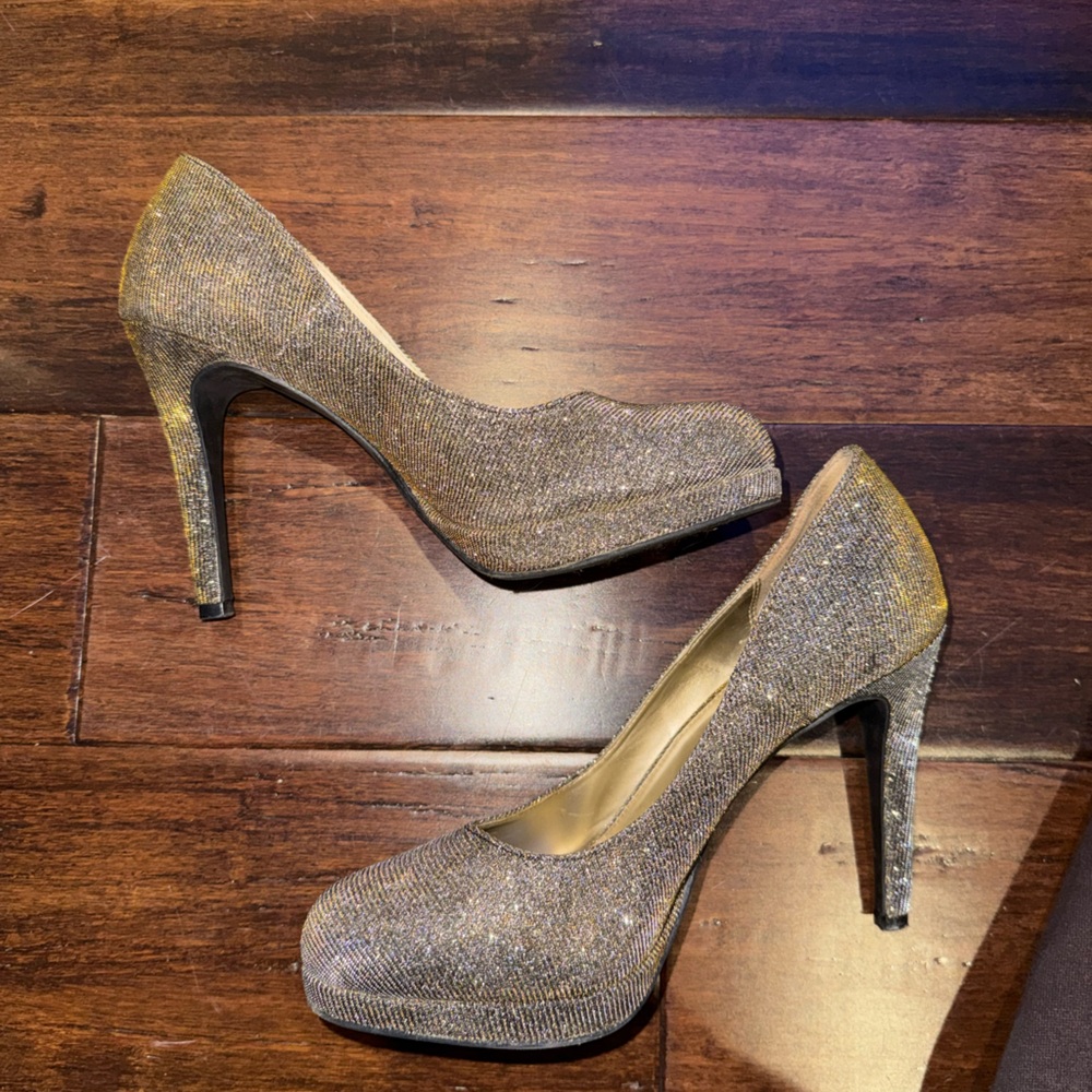 FIONI Clothing Shimmering Silver Heels